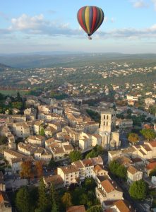 forcalquier vue depuis la montgolfière